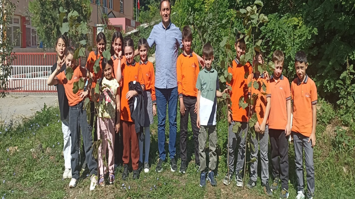 YEŞİL VATAN İÇİN FİDAN DİKTİK